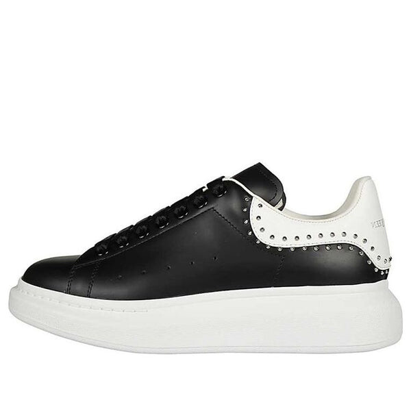 

Кроссовки oversized sneaker 'black studs' Alexander Mcqueen, черный