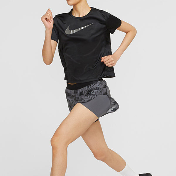 Футболка round neck short sleeve running black Nike, черный — фото 3