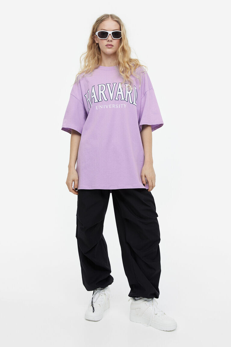 

Футболка оверсайз с принтом H&M, фиолетовый