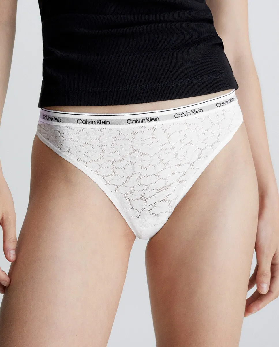 

Высокие стринги с современным логотипом и кружевом Calvin Klein, белый