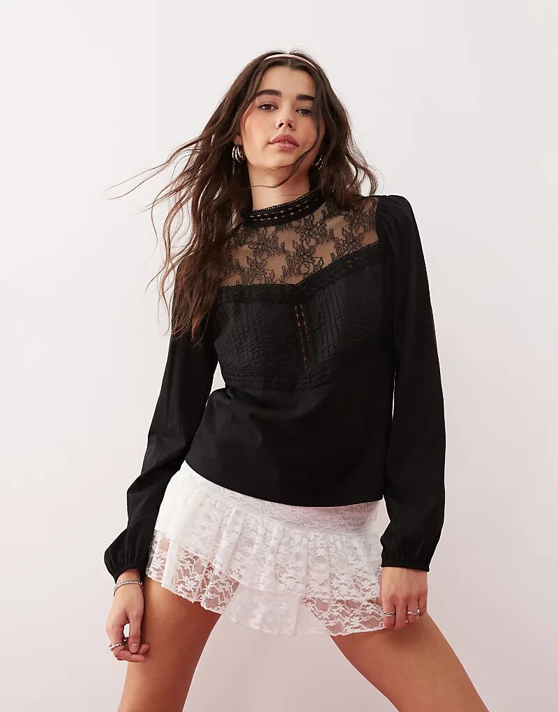 

Блузка с кружевной вставкой и защипами черного цвета Miss Selfridge
