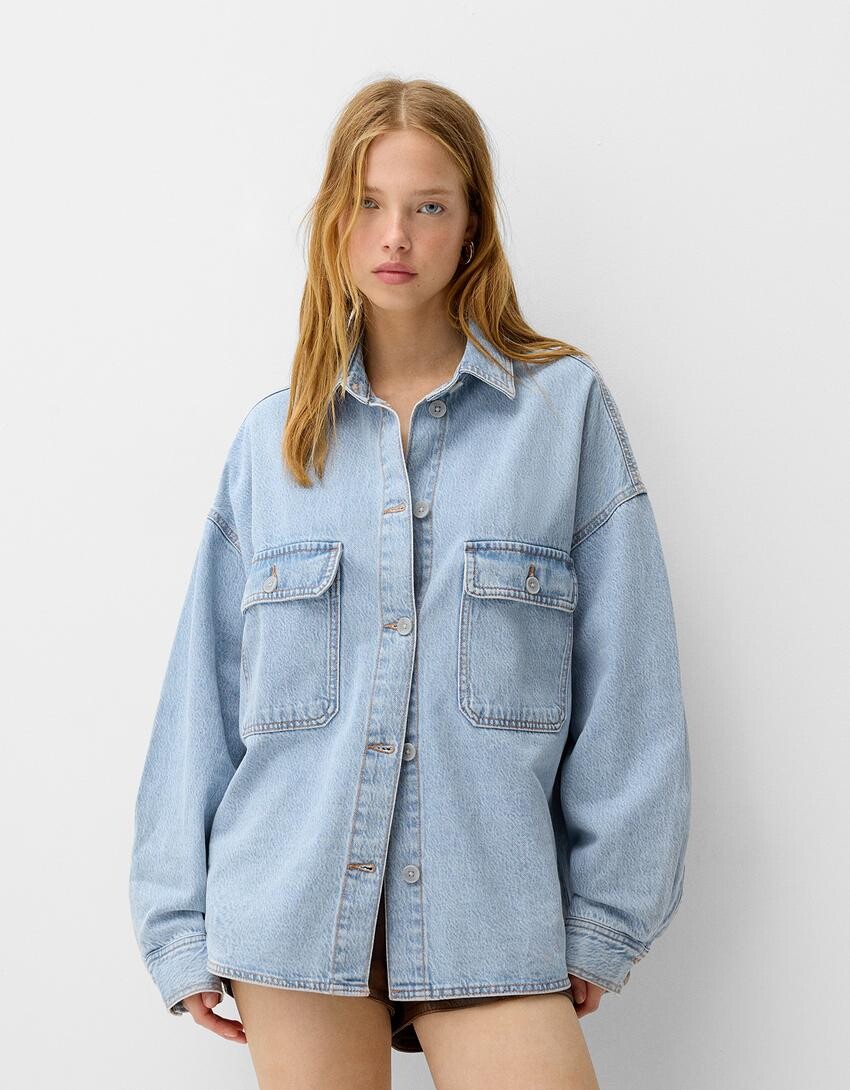 

Рубашка джинсовая oversize Bershka, голубой