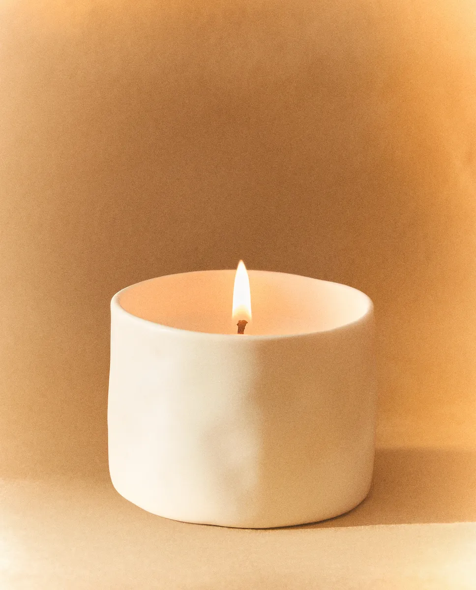 

(150 г) ароматическая свеча лимон-бергамот Zara Home, цвет Oyster White
