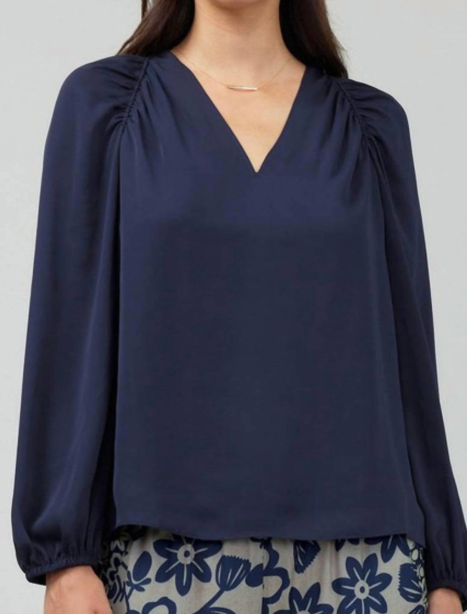 

Блузка с V-образным вырезом в серо-синем цвете Current air