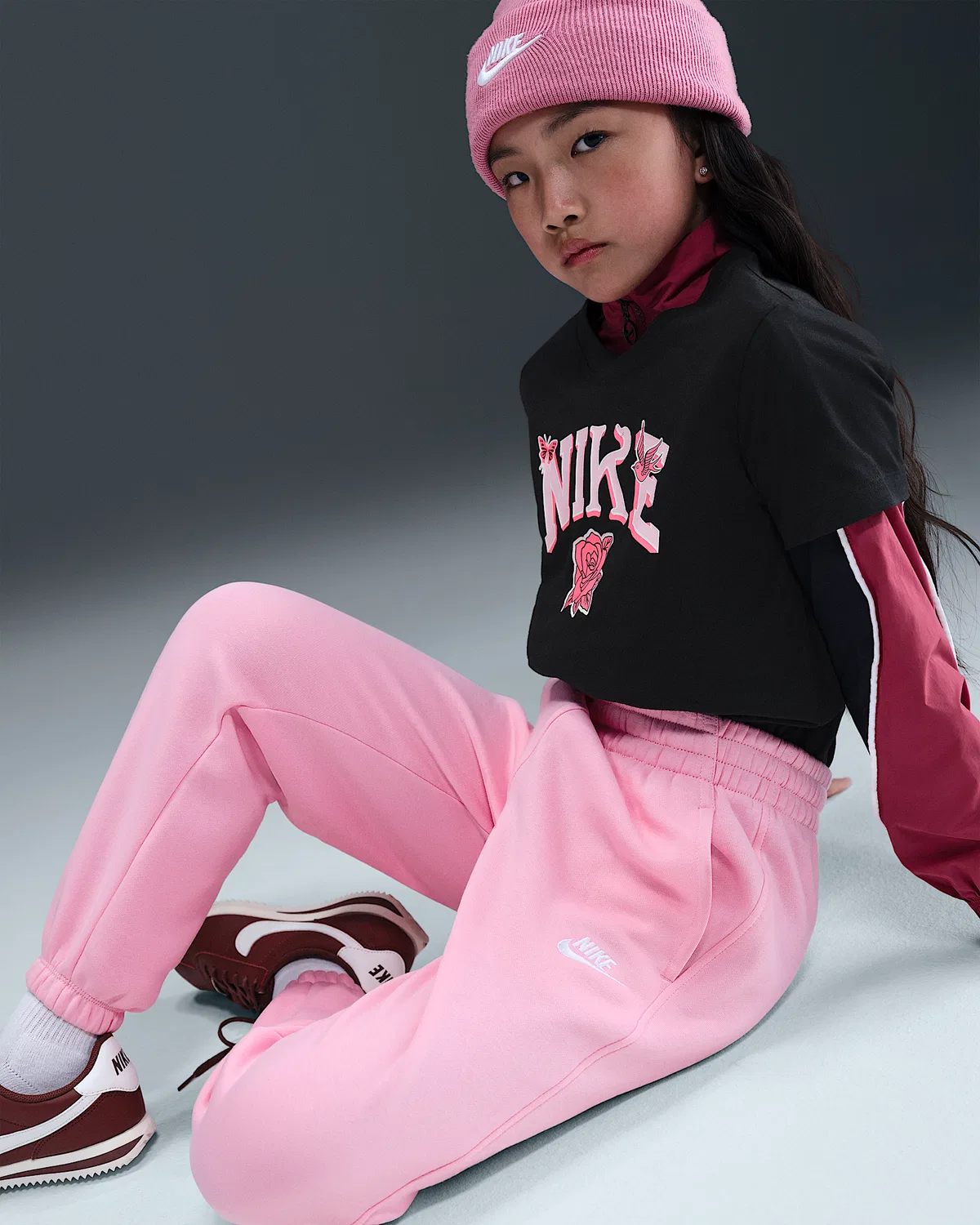 Детские свободные штаны Nike Sportswear Club Fleece, Medium Soft Pink/Medium Soft Pink/White — фото 3