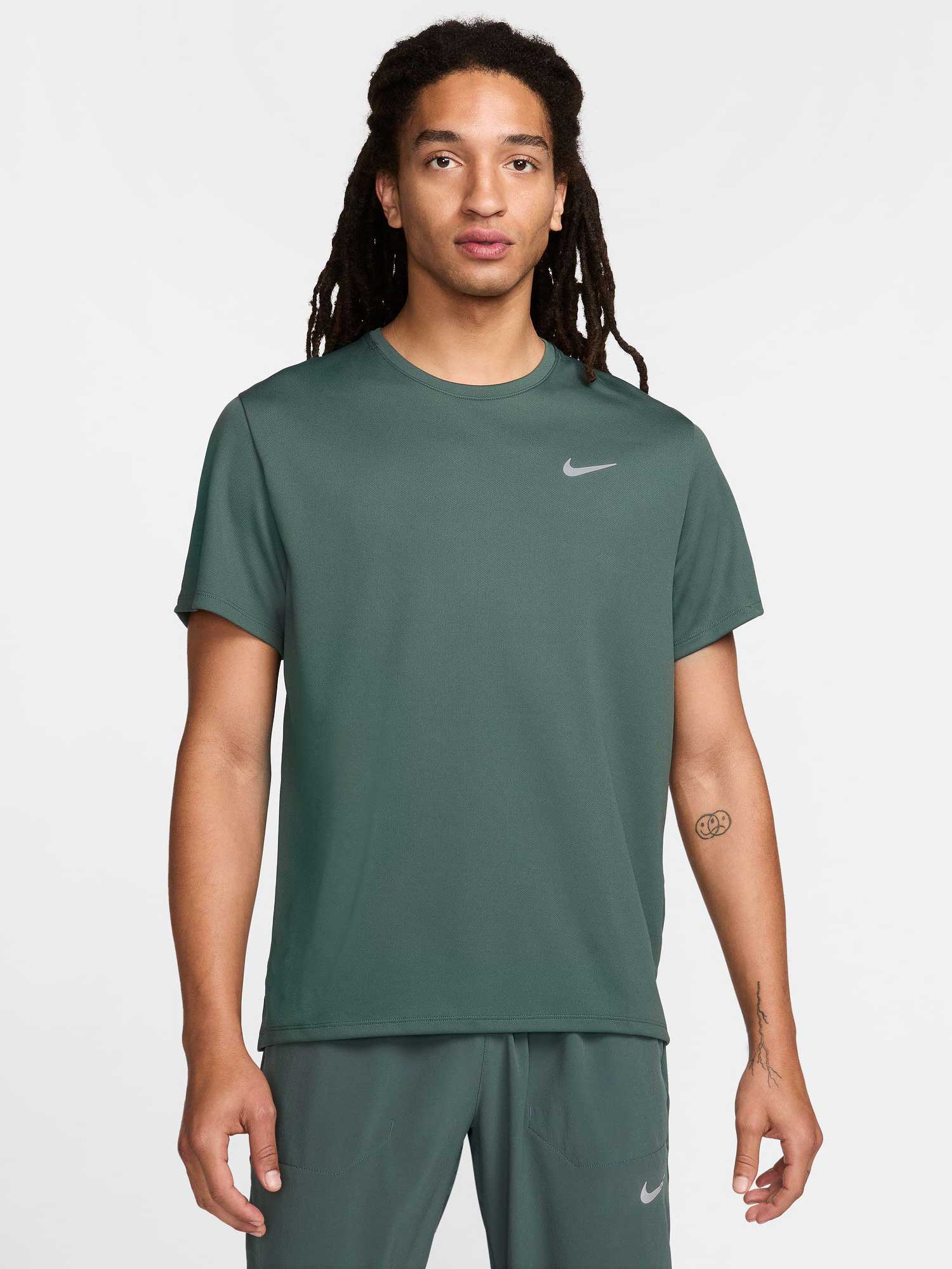 

Футболка Nike M NK DF UV MILER SS, зеленый