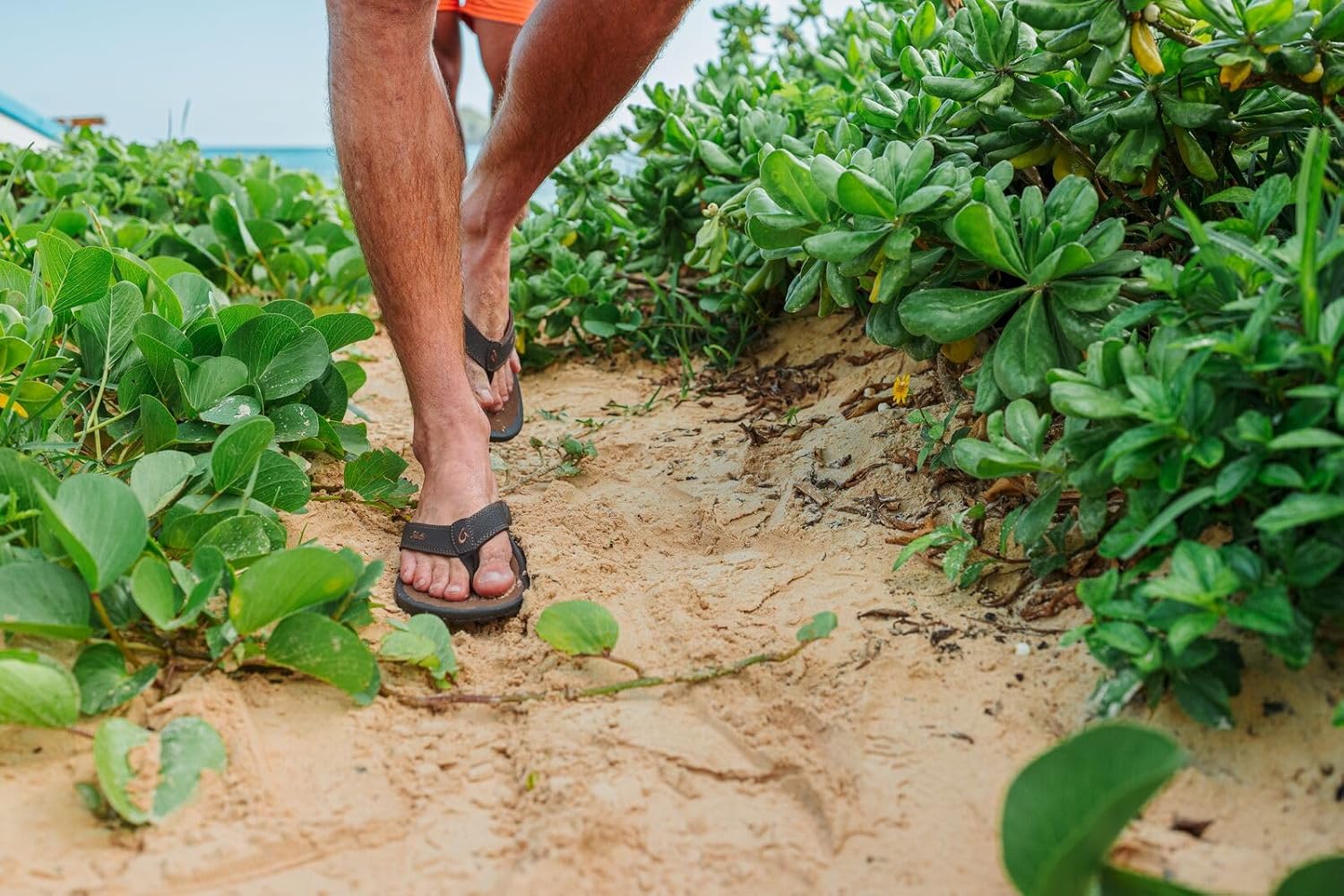 Мужские пляжные сандалии OLUKAI Ohana, водонепроницаемые шлепанцы, поддержка свода стопы и комфортная посадка, легкие и прочные, улучшенное сцепление и устойчивость — фото 2