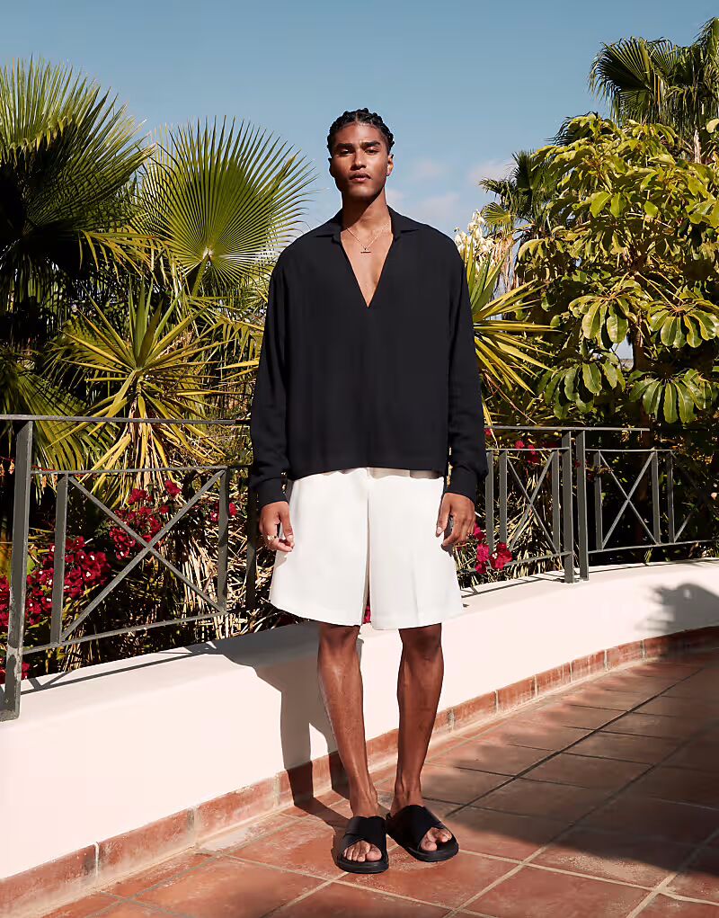 

Элегантные шорты-бермуды со складкой спереди белого цвета Asos Design