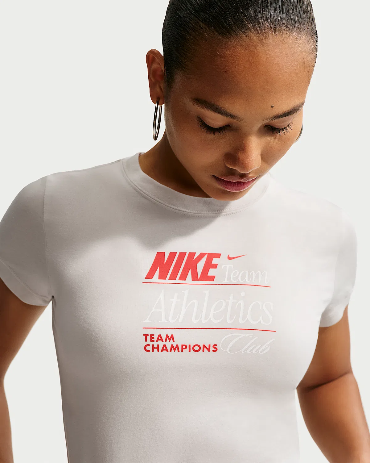Женская укороченная футболка Nike Sportswear Chill Knit Slim Mod-Cropped, Light Bone — фото 3