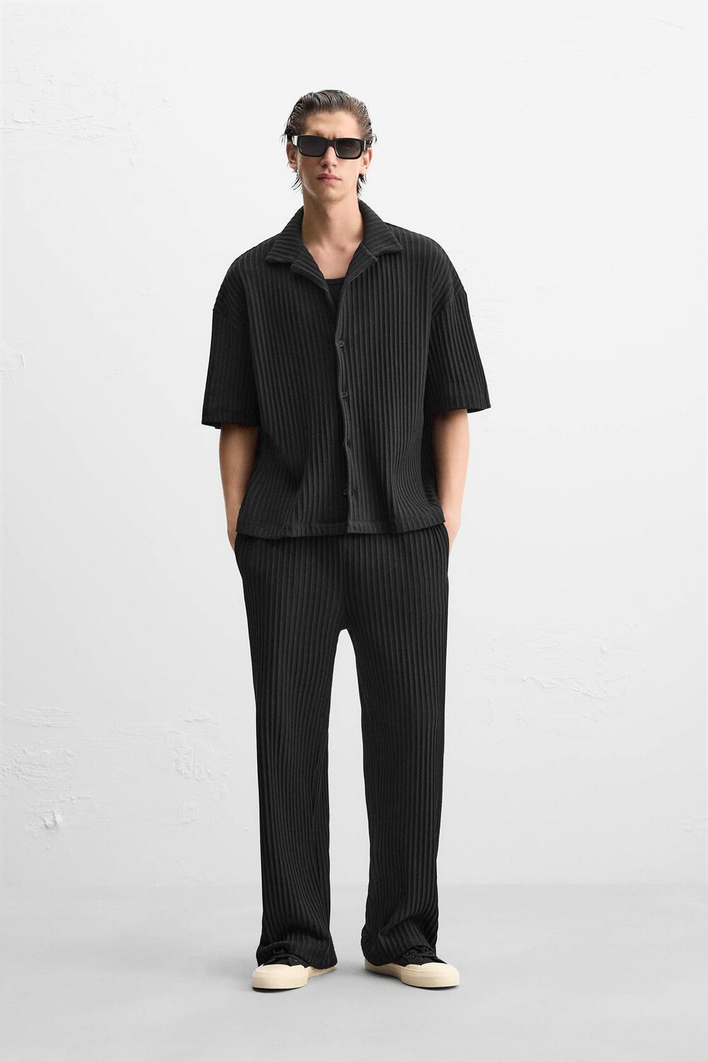 

Плиссированная рубашка ZARA, черный