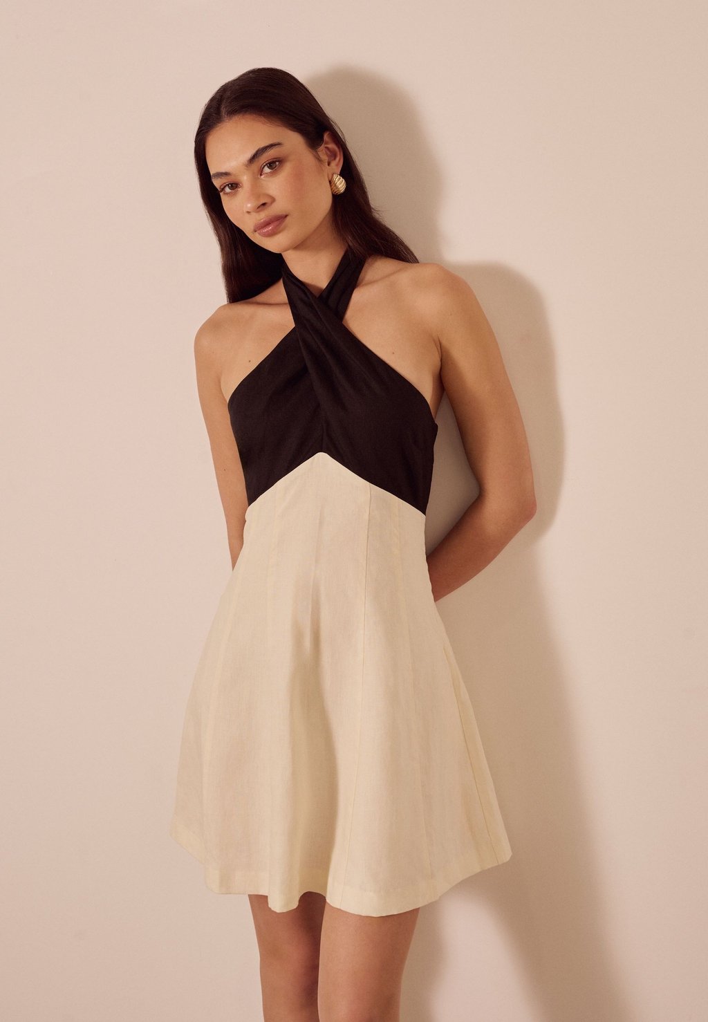 

Коктейльное/вечернее платье LEA CONTRAST HALTER NECK MINI Forever New, черный
