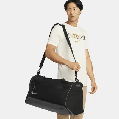

Сумка Nike Hoops Elite Duffel Bag (57л), цвет Black/Iron Grey/Metallic Silver