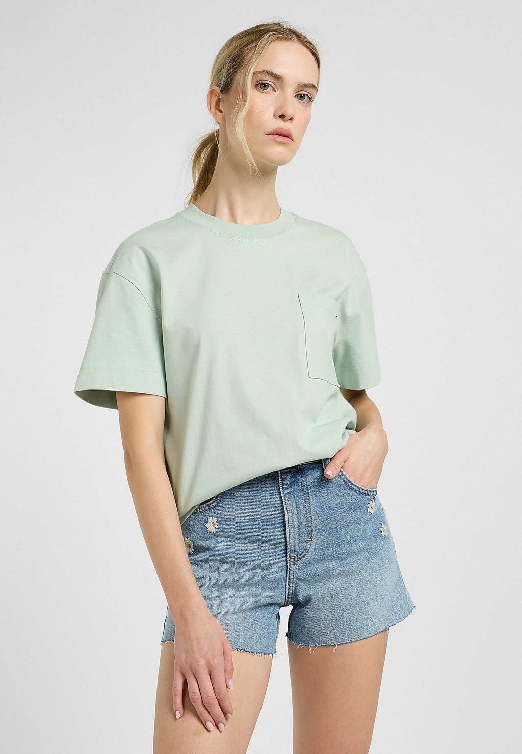 

Базовая футболка POCKET TEE Lee, цвет Soft_Sage