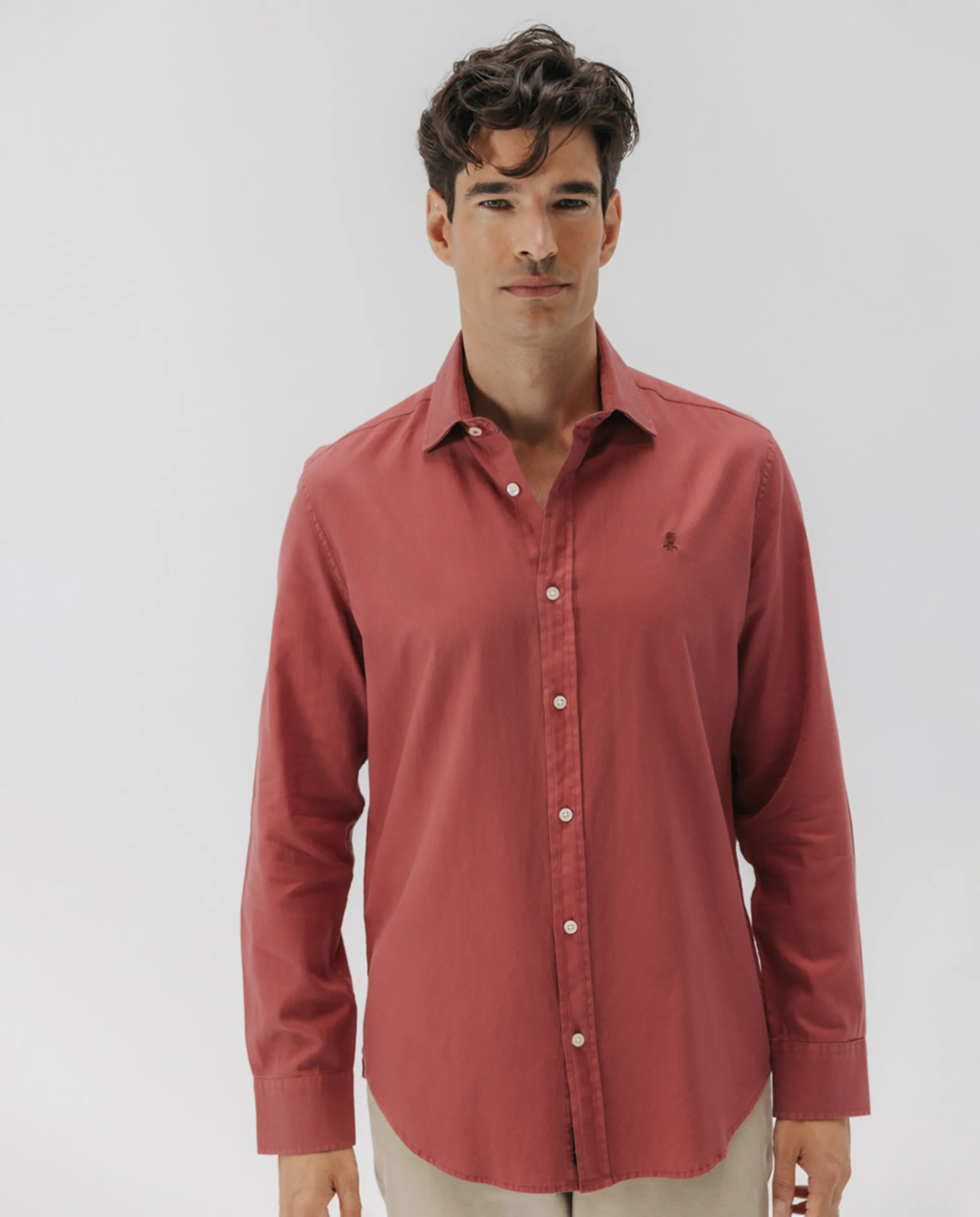 

Мужская однотонная рубашка из стирного материала с итальянским воротником El Pulpo, гранатовый