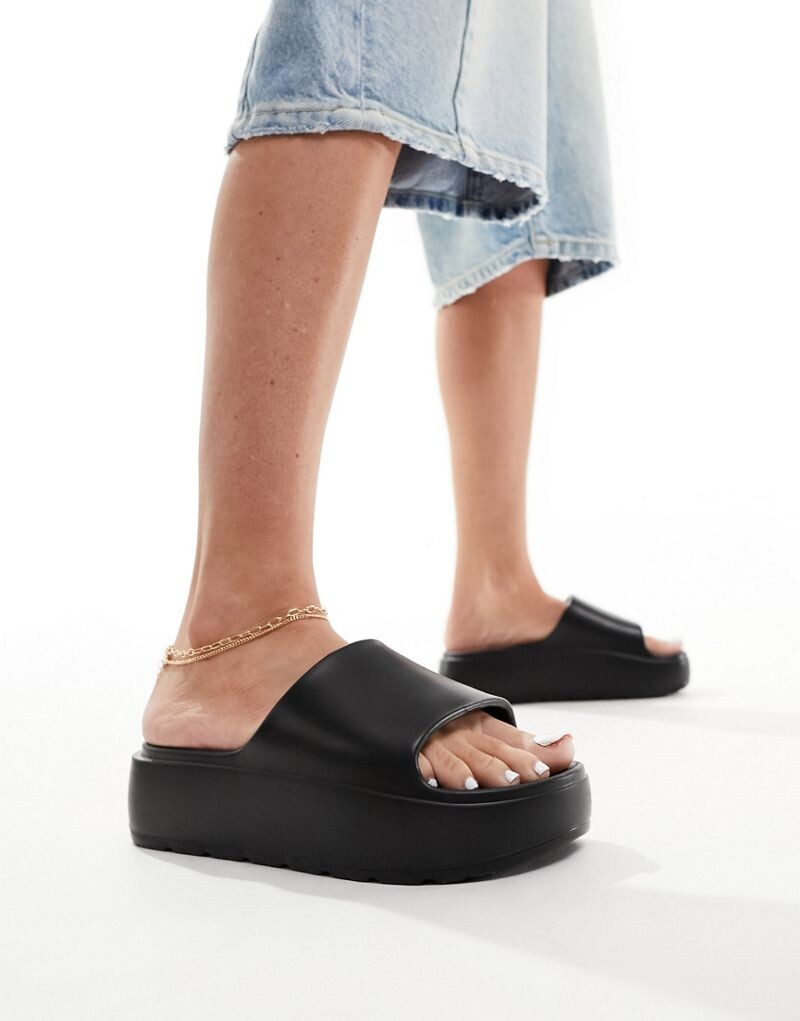 

Черные шлепанцы на плоской платформе с рифлением ASOS DESIGN Freedom