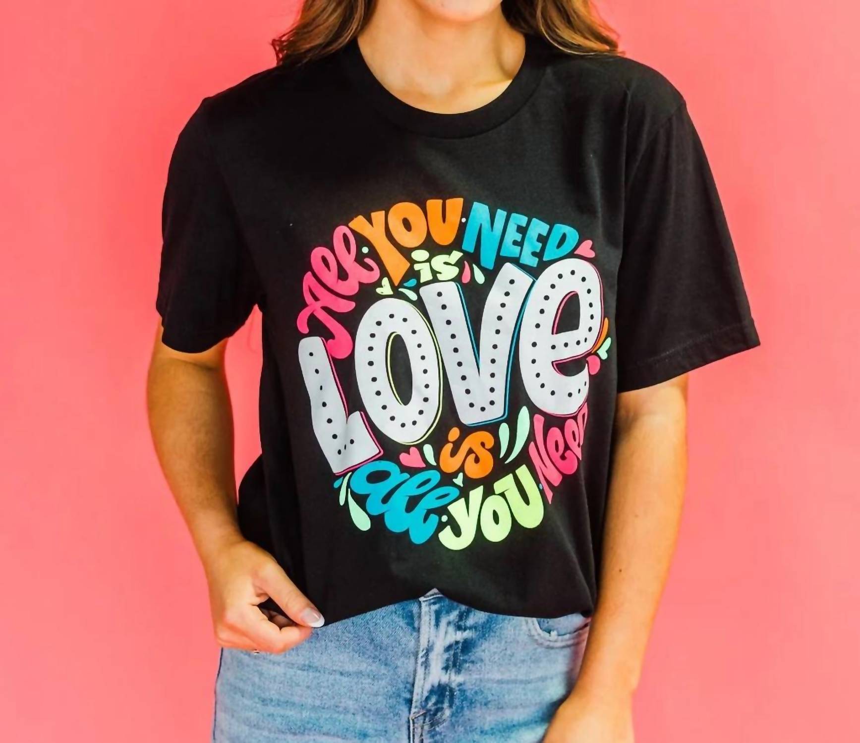 

Футболка All You Need Is Love черного цвета Spirit to a Tee