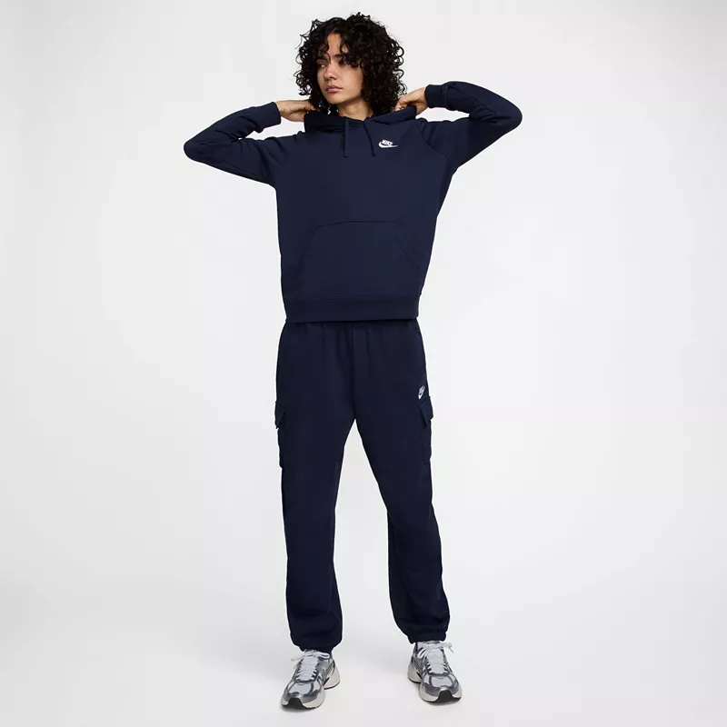 Женский флисовый пуловер с капюшоном Nike Sportswear Club, цвет Obsidian — фото 2