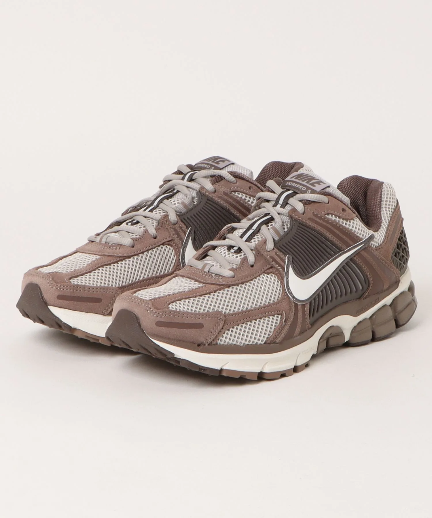 Мужские кроссовки с технологией Zoom VOMERO 5 MHF1553 NIKE чёрные
