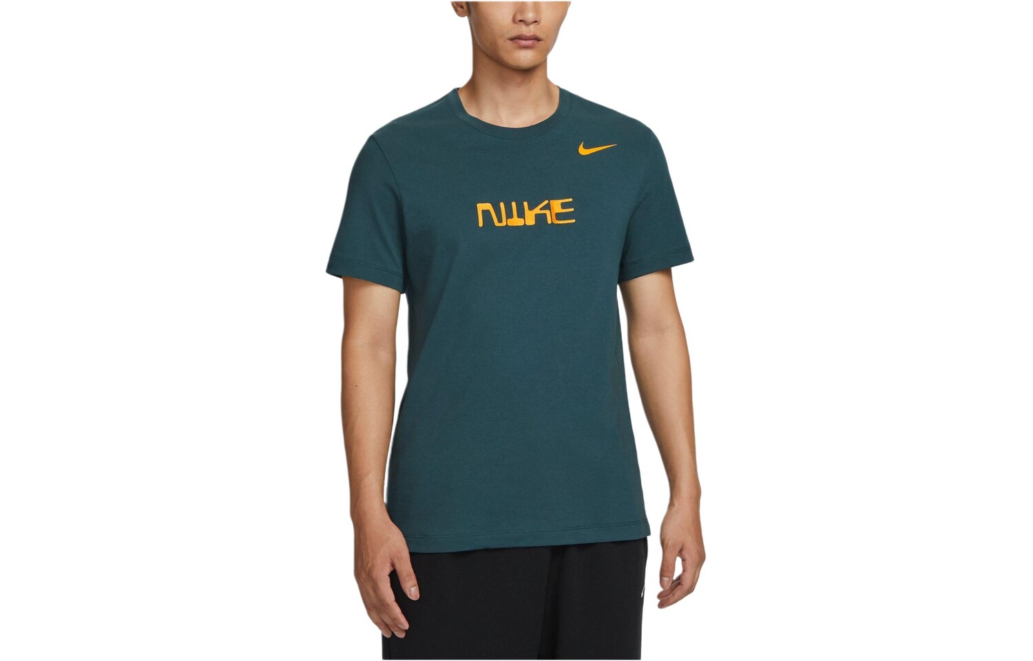 

Футболка мужская Deep Jungle/черный/Fireberry/Sundi Nike, черный