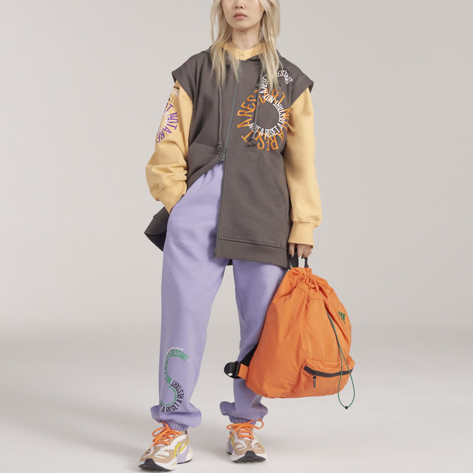 Спортивные брюки adidas By Stella McCartney Sweatpa Logo IB5908, фиолетовый — фото 4