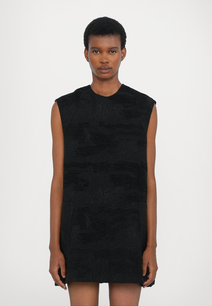 

Платье Henrik Vibskov DART SLEEVELESS DRESS, Fishes Black/Black