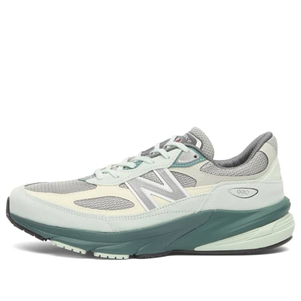 

Кроссовки 990V6 New Balance, серый