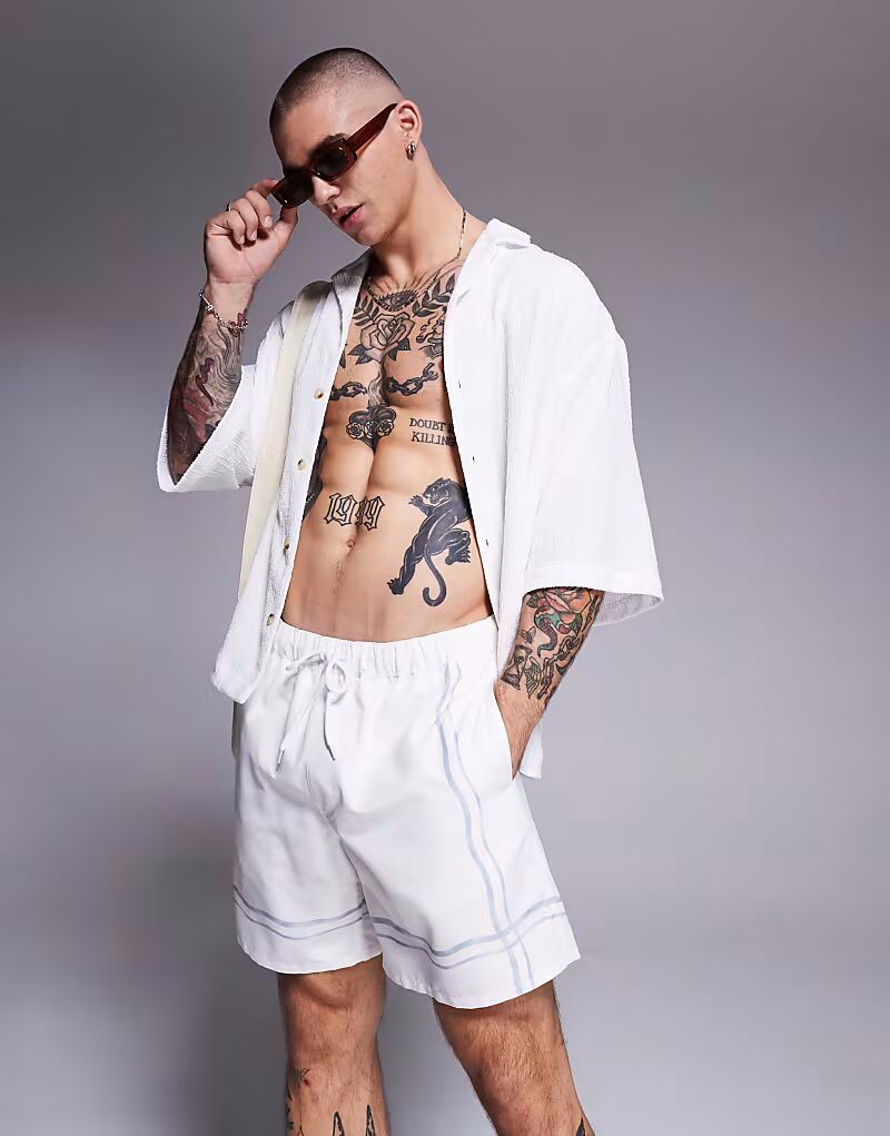 

Плавки-шорты ASOS DESIGN средней длины в каменном цвете с принтом по краям