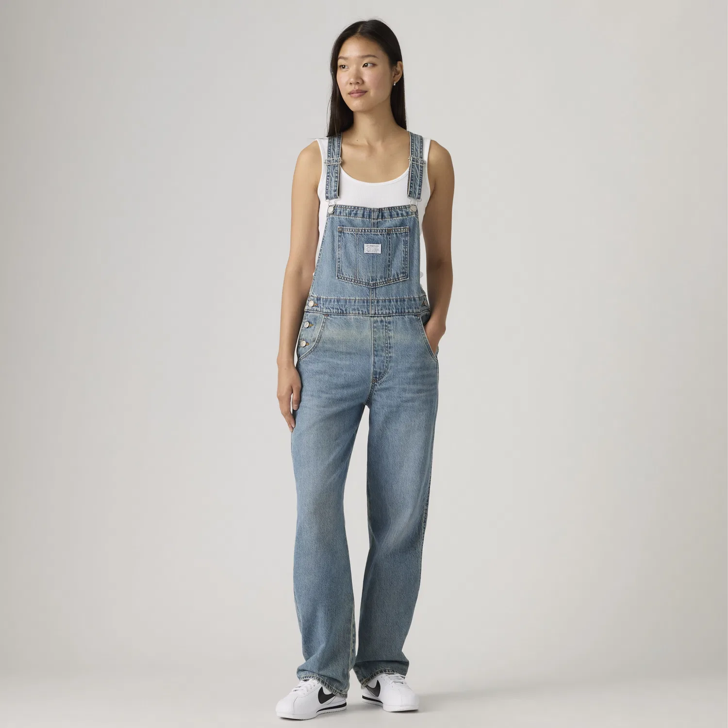 Винтажный легкий джинсовый комбинезон Levi's, Medium Wash