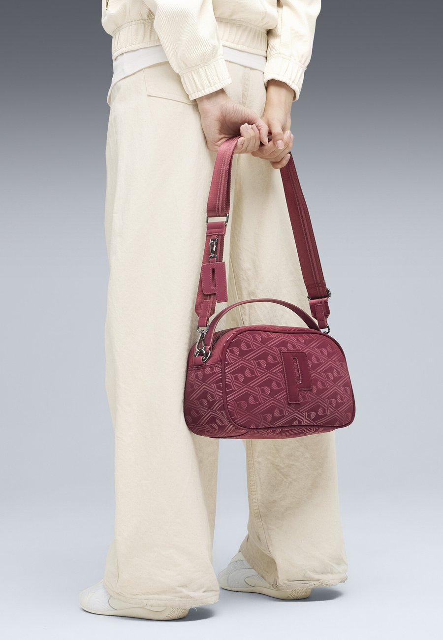 

Сумка Puma Handbag, Ruby Shimmer Graphic/Red