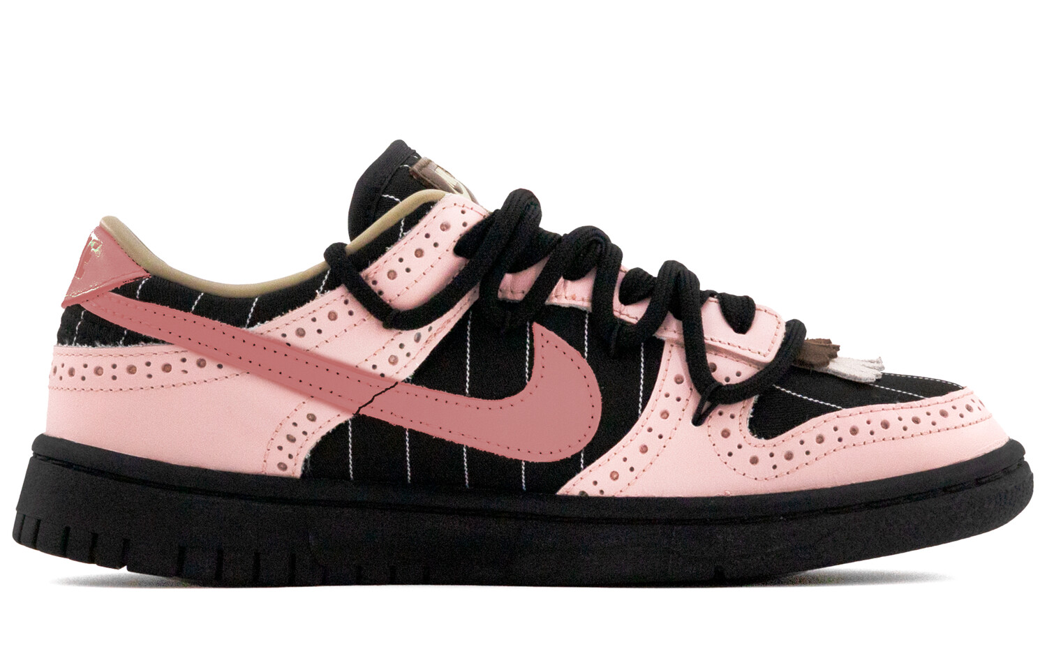 

Кроссовки Nike Dunk Skateboarding Shoes Women's Low-top Core Black / Cloud White / Team Shock Pink 2, черный