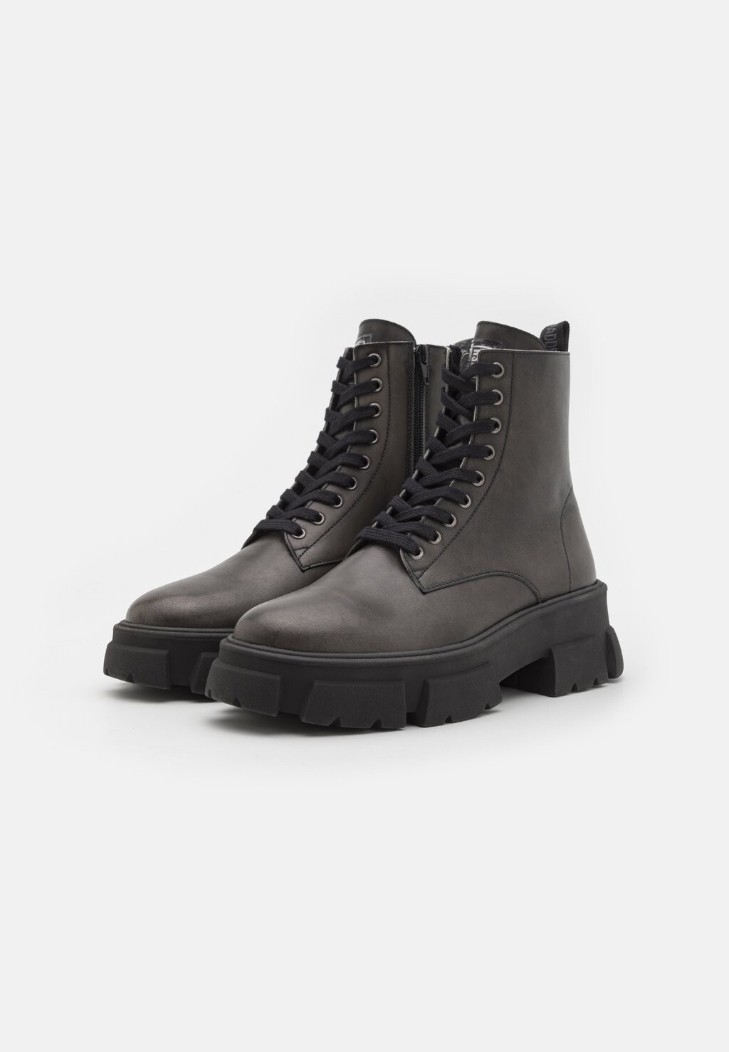 

Ботильоны на шнуровке TANKER Steve Madden, темно-серый