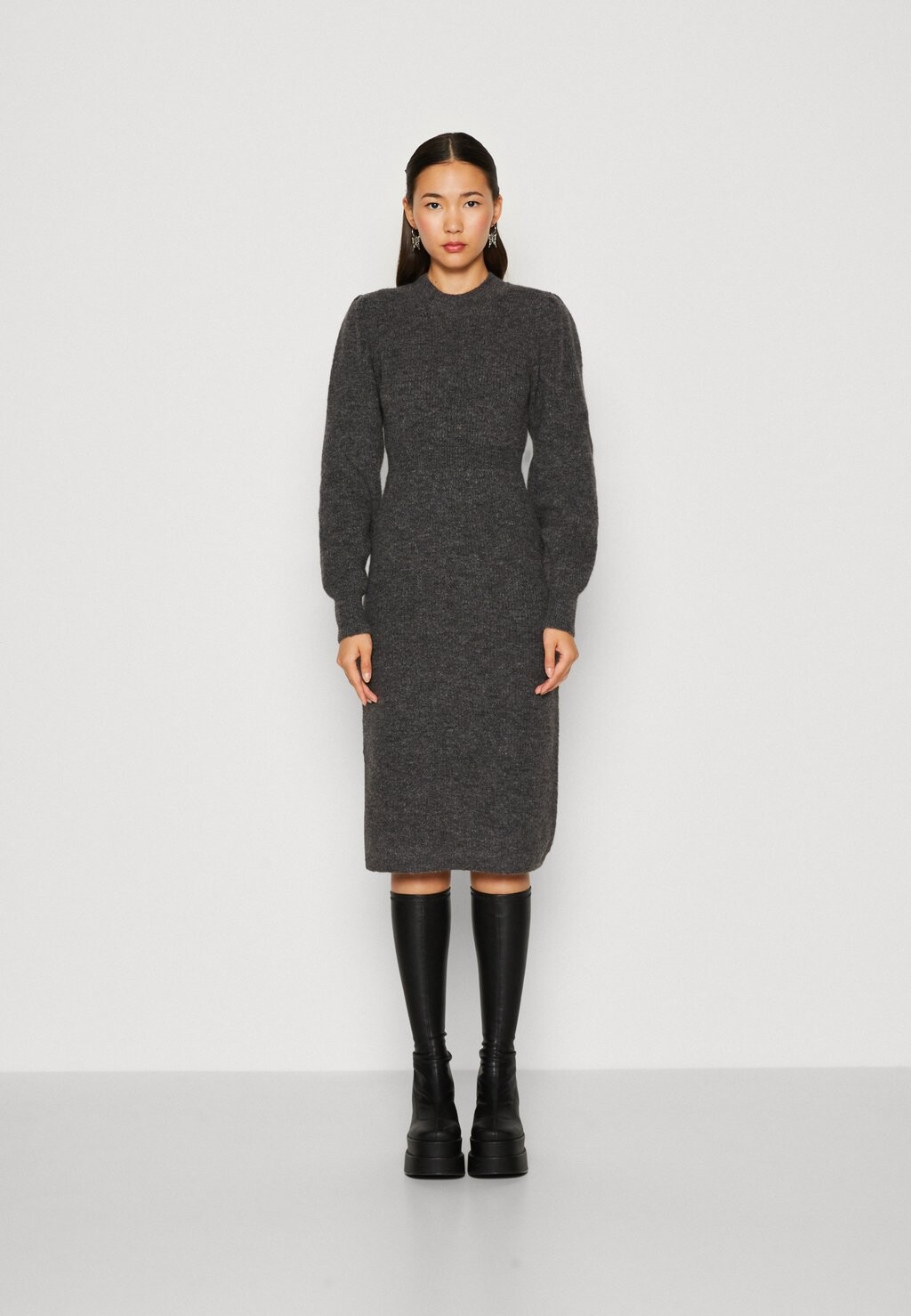 

Трикотажное платье Vmvilla O Neck Dress Vero Moda, цвет dark grey melange