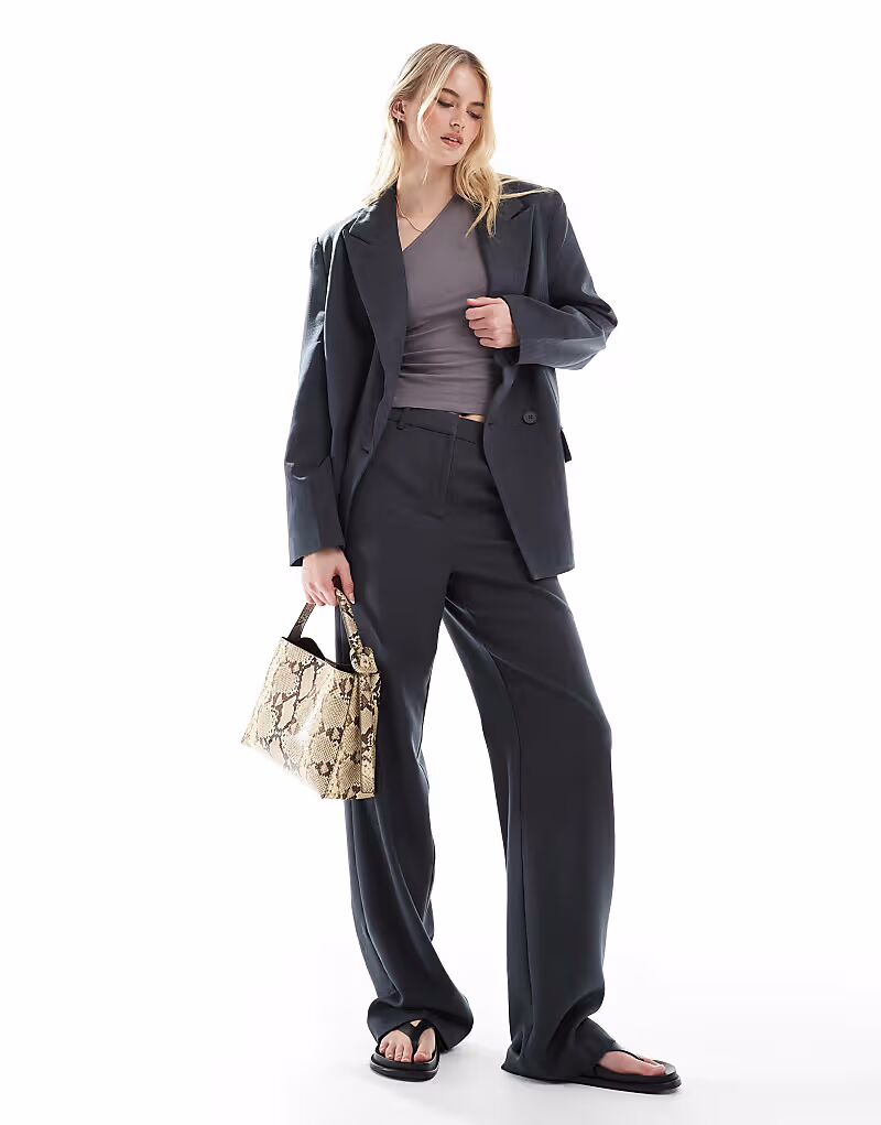 

Широкие брюки-клеш Vero Moda Tall с узором «ёлочка» в цвете тёмно-серый меланж