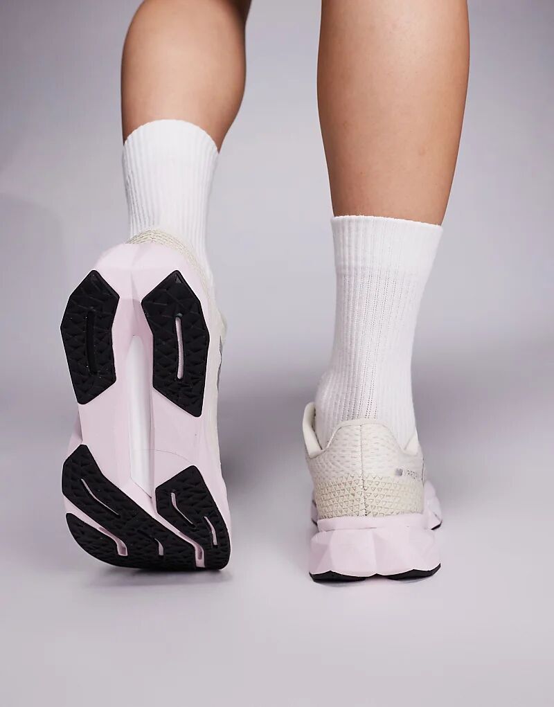 Кроссовки для бега New Balance Propel бежевого и розового цветов — фото 4
