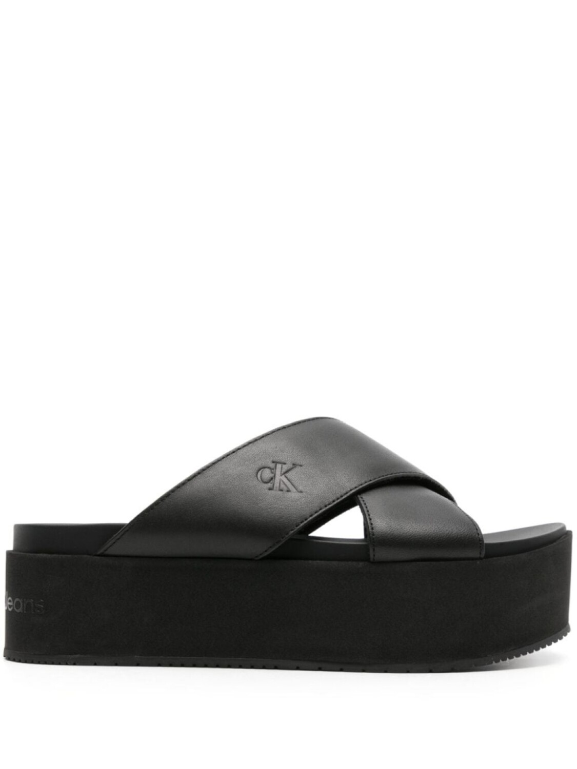 

Calvin Klein Jeans шлепанцы на платформе с тисненым логотипом, черный