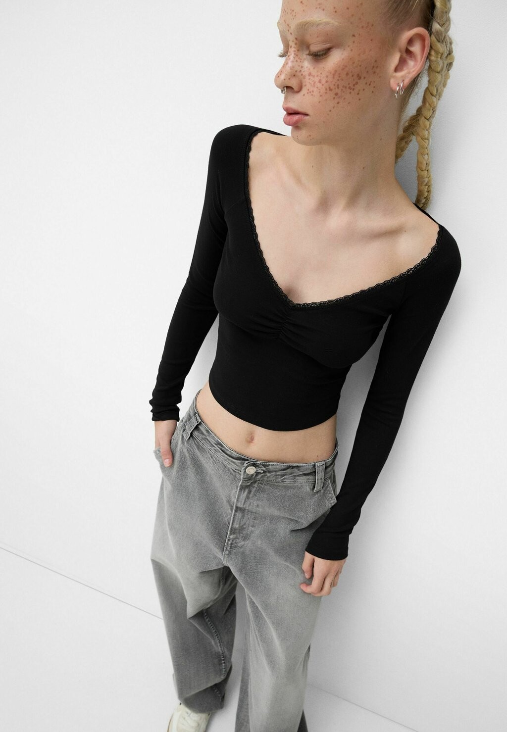 

Топ с длинными рукавами GATHERED BLONDE Bershka, черный