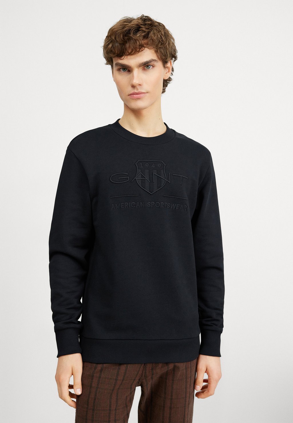 

Толстовка Tonal Shield C-Neck GANT, черный