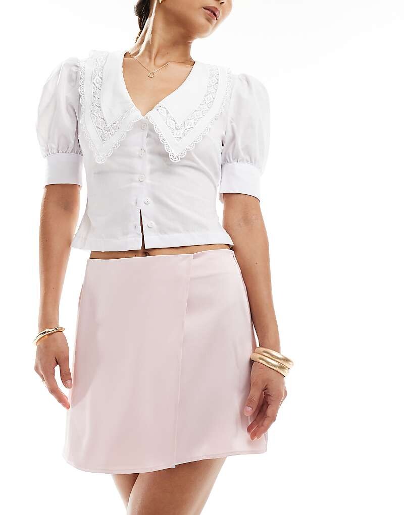

ASOS DESIGN – Розовая атласная мини-юбка с запахом
