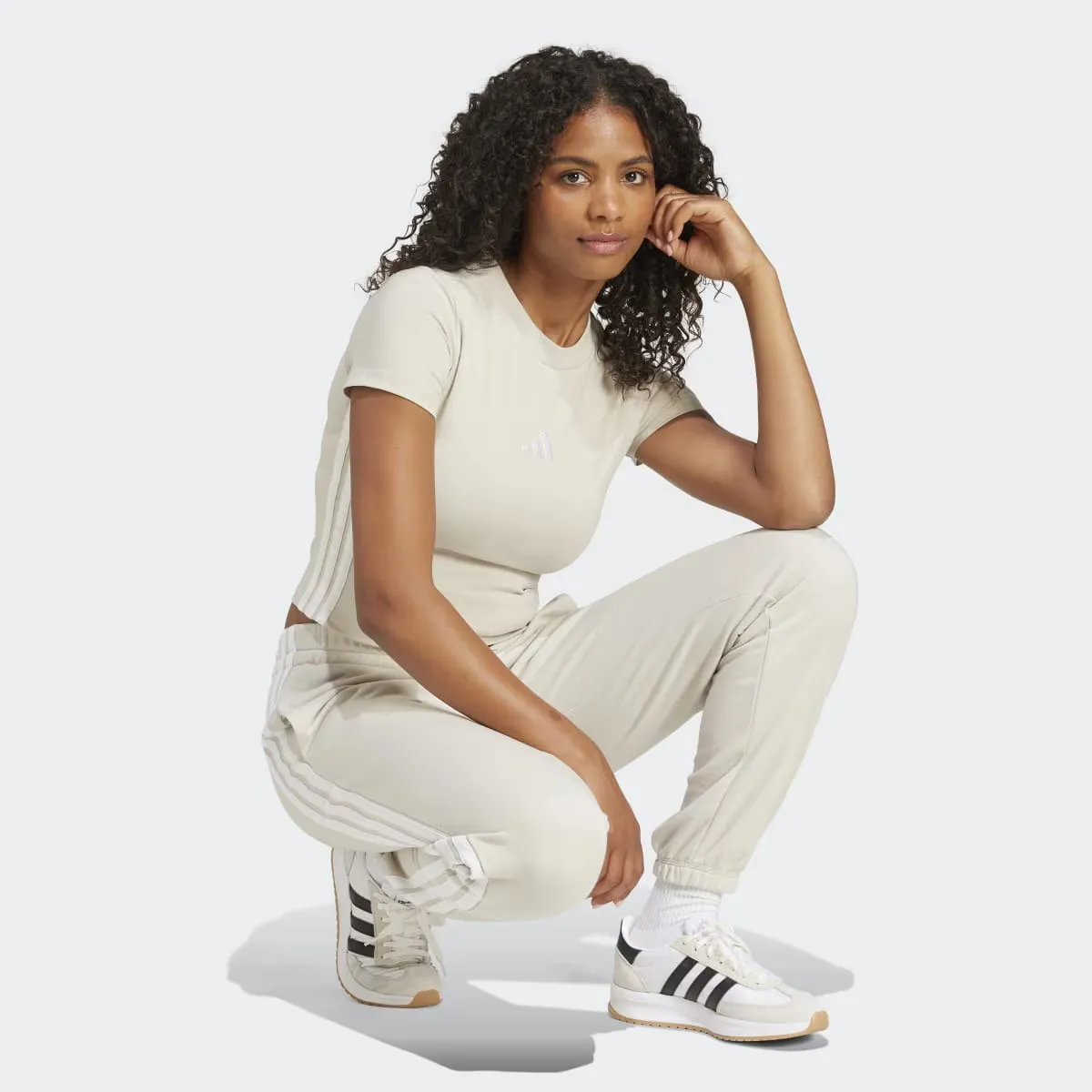 Женские Essentials Французские махровые брюки Adidas с манжетами и манжетами в 3 полоски, серый — фото 4