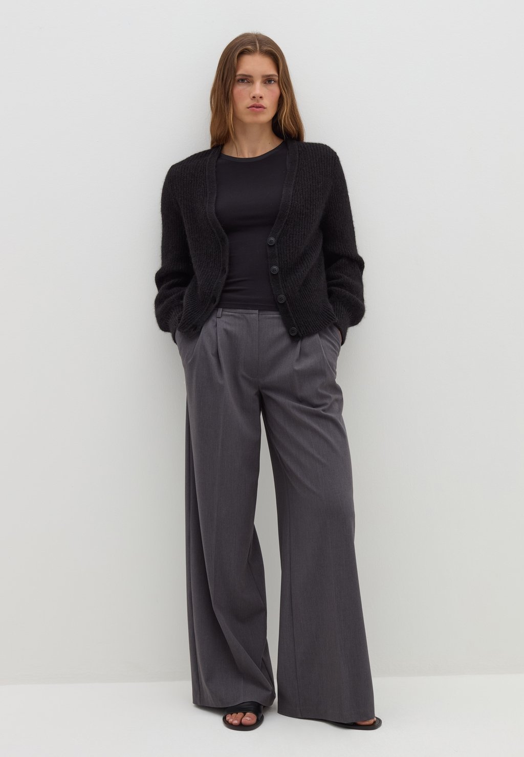 

Кардиган WITH V NECK Stefanel, черный