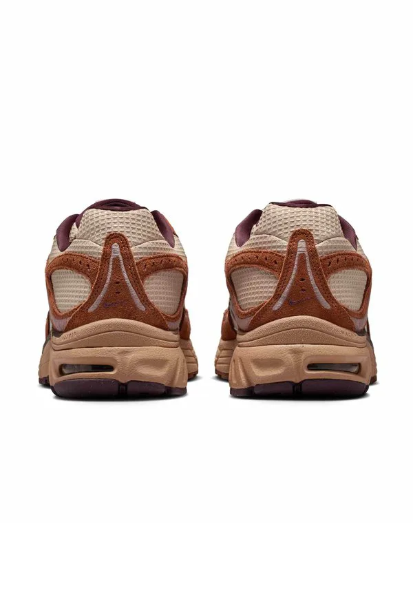 Кроссовки air max moto 2k xmfw Nike Sportswear, Lt British Tan/Coconut Milk Cream Ii Linen Mink Brown Burgundy Crush — фото 4