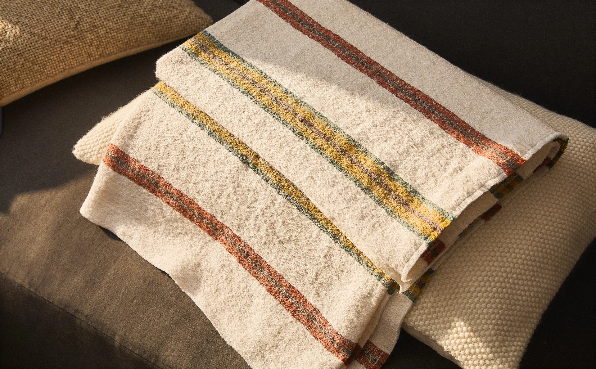 

Плед из хлопка и льна в полоску Zara Home, красный