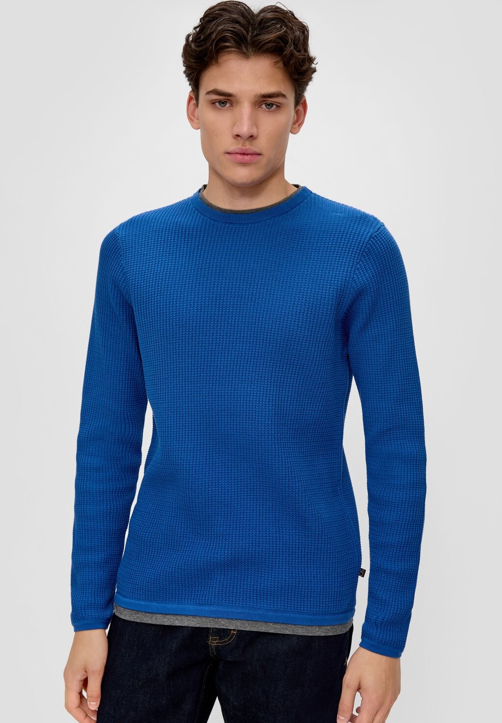 

Вязаный свитер MIT MUSTERSTRUKTUR QS, цвет royalblau