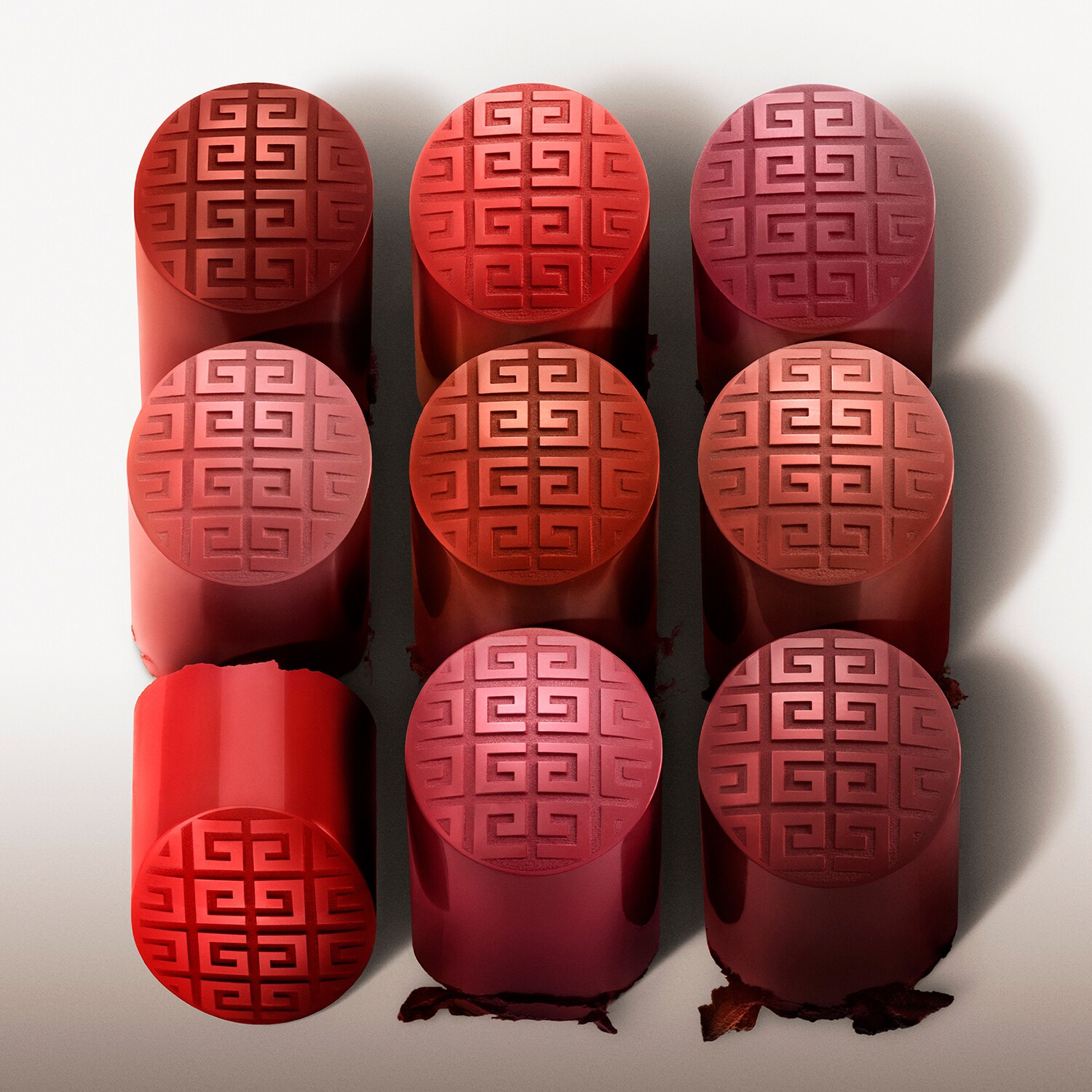 Помада с сатиновым финишем Le Rouge Interdit Satin Givenchy, N°310 - Rouge Incandescent (2,7 g) — фото 4