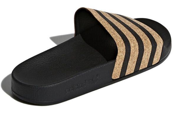 Тапочки adilette 'black cork' Adidas, черный — фото 4