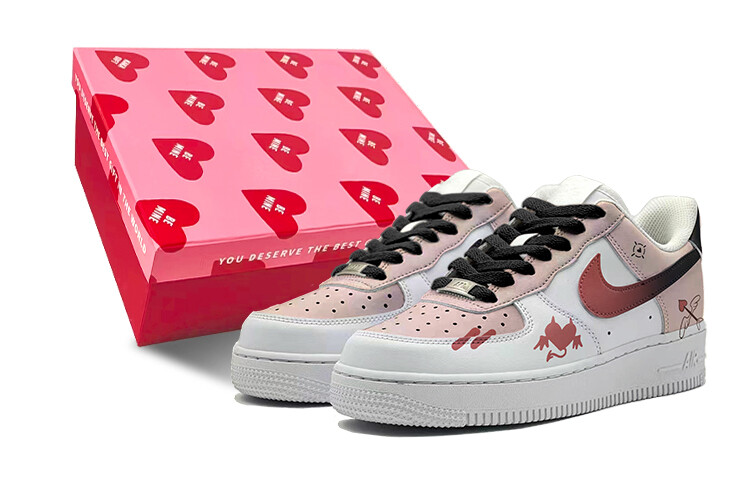 

Женские кроссовки для скейтбординга Nike Air Force 1, White