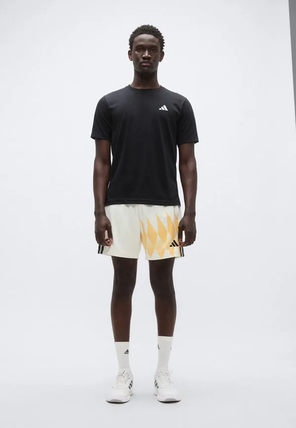 Спортивные шорты tiro Adidas Sportswear, Off White/Black/Semi Ice Tangerine — фото 2