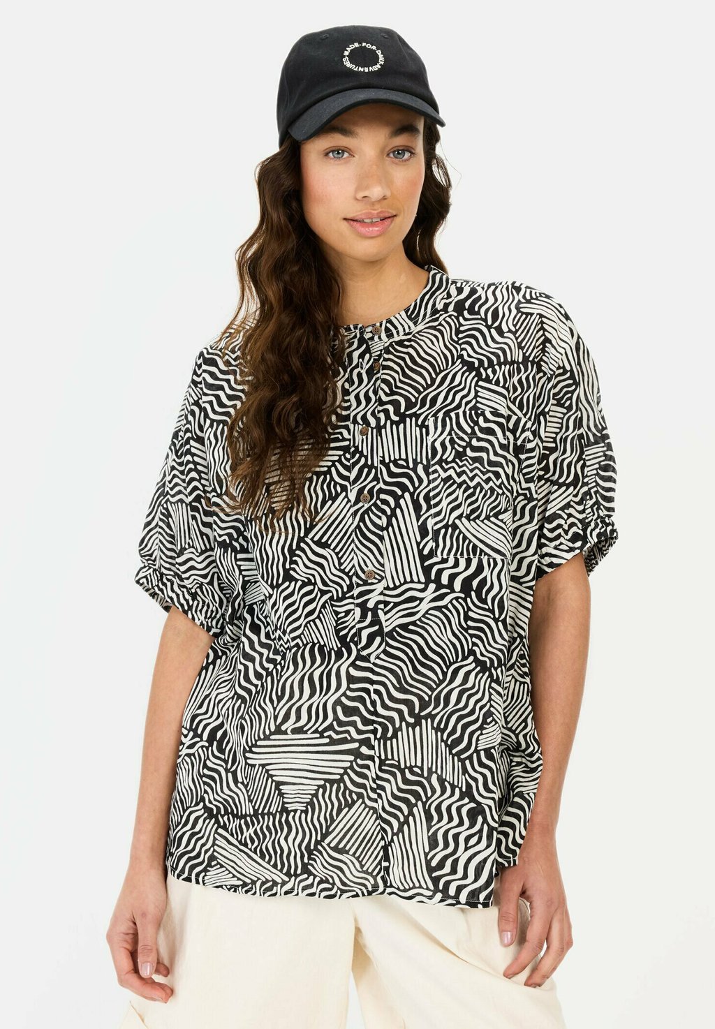 

Блуза SCHLUPF MIT ALLOVER PRINT camel active, черный