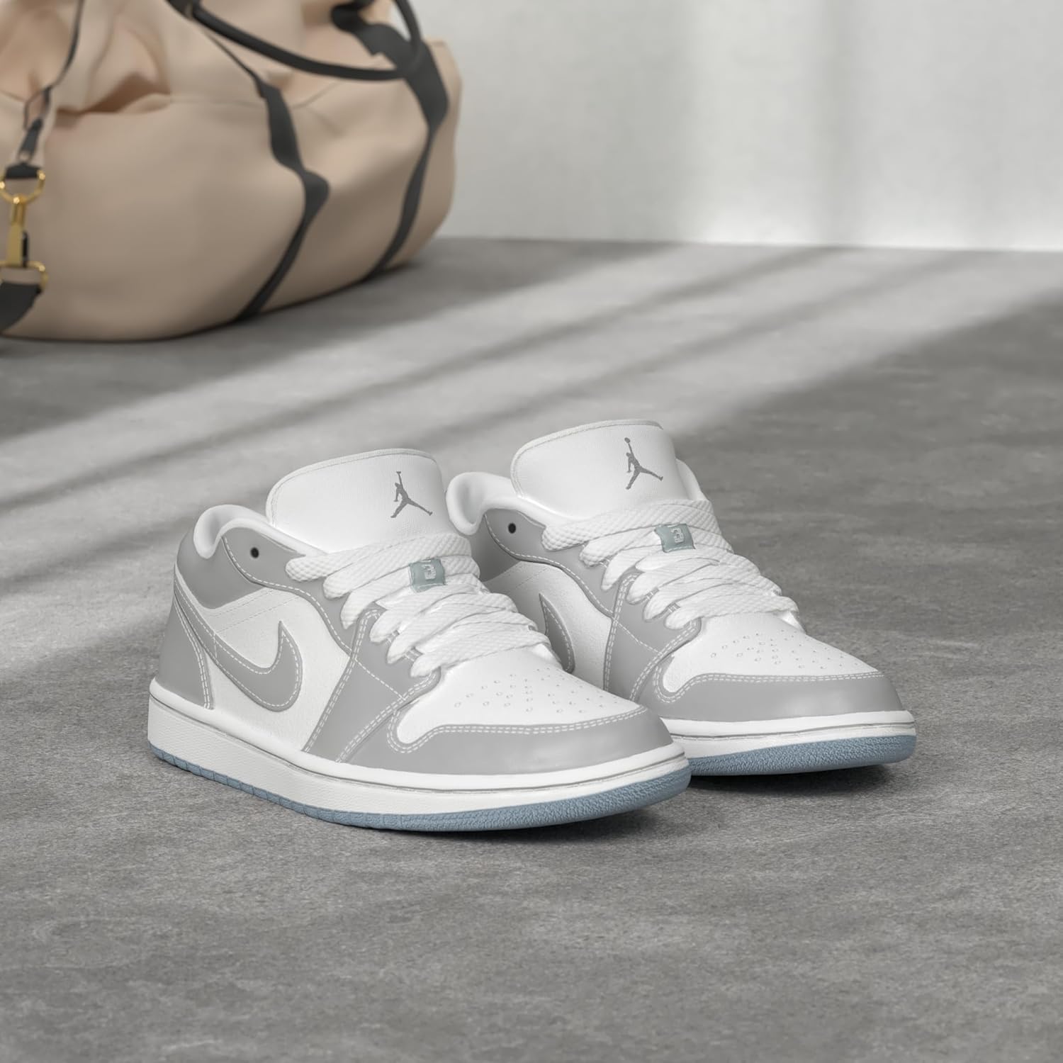 Женские кроссовки Nike WMNS Air Jordan 1 Low, белый — фото 2