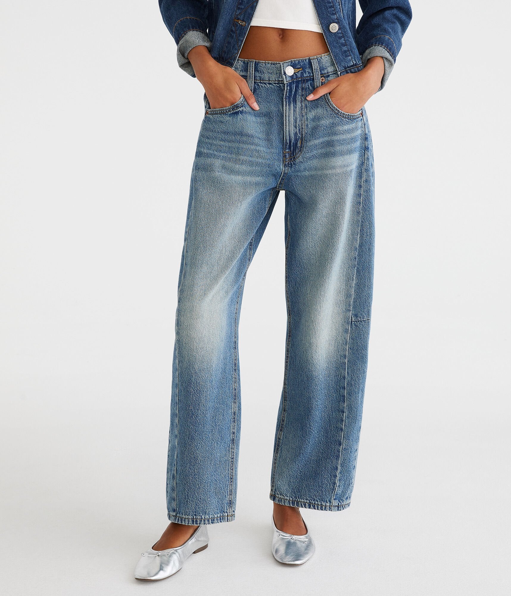 

Джинсы Aeropostale со средней посадкой и бочонками, цвет medium wash